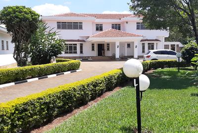 5 Bed House with En Suite in Runda