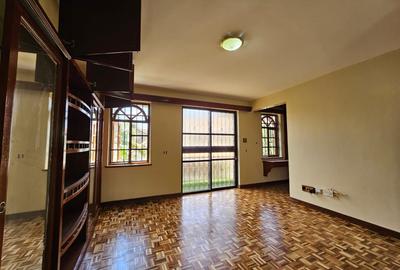 5 Bed Townhouse with En Suite in Lavington - 2