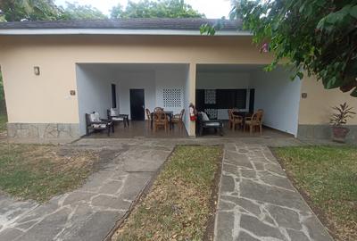 Serviced 2 Bed Apartment with En Suite at Diani Beach Road