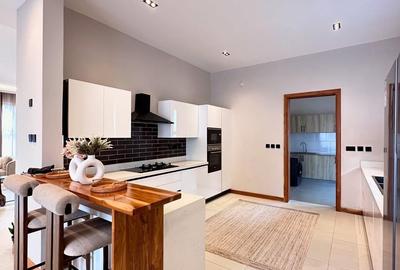 4 Bed House with En Suite in Westlands Area - 3