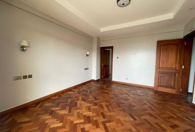 4 Bed Apartment with En Suite in Riverside - 3