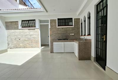 4 Bed House with En Suite at Brookside Drive - 4