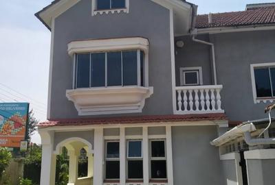 5 Bed Townhouse with En Suite at Lavington