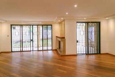 5 Bed Townhouse with En Suite at Lavington - 2