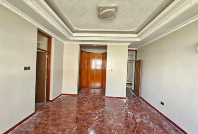 5 Bed House with En Suite in Runda