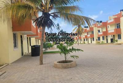 3 Bed Townhouse with Swimming Pool at Jumbaruins