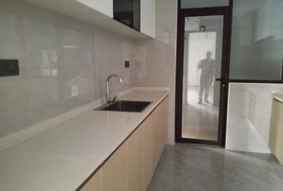 Serviced 2 Bed Apartment with En Suite at Riverside - 3