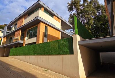 6 Bed Townhouse with En Suite at Lavington Green - 4