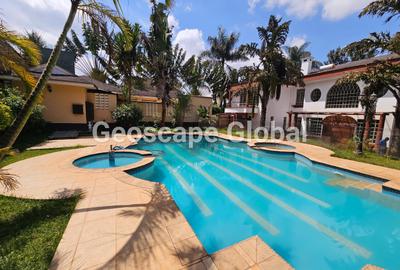 5 Bed House with En Suite in Nyari