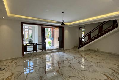 5 Bed Townhouse with En Suite at Lavington - 4