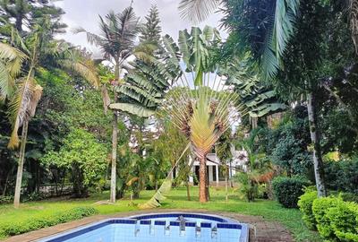 5 Bed House with Swimming Pool at Ridgeways