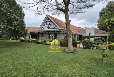 5 Bed House with En Suite in Runda