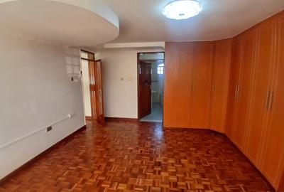 5 Bed House with En Suite in Runda - 3