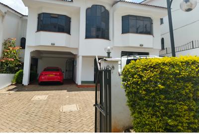 5 Bed House with En Suite at Rivrside