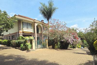4 Bed Townhouse with En Suite in Brookside