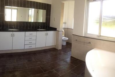 3 Bed Apartment with En Suite at As110 - 3