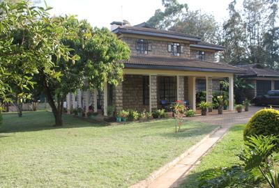 6 Bed House with En Suite in Karen Hardy - 3