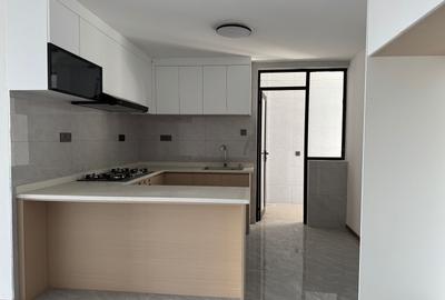 3 Bed Apartment with En Suite in Riverside - 3