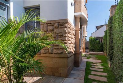 4 Bed House with En Suite in Runda - 3