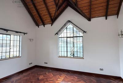 5 Bed Townhouse with En Suite at Lavington - 2