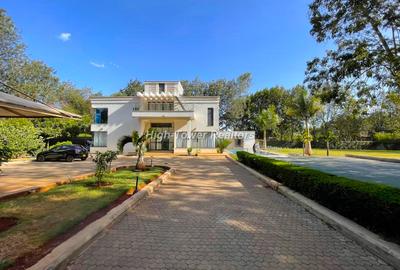 6 Bed House with En Suite in Karen - 4