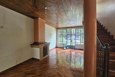4 Bed House with En Suite in Lavington - 2