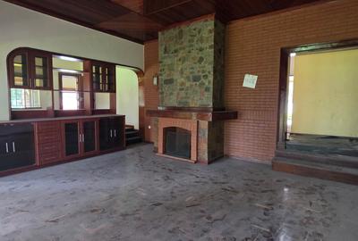 4 Bed House in Rosslyn - 4