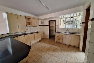 5 Bed Apartment with En Suite in Kileleshwa