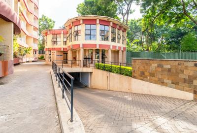 3 Bed Apartment with En Suite in State House