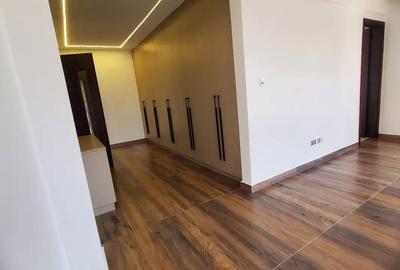 3 Bed Apartment with En Suite in Brookside