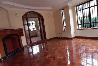 4 Bed House with En Suite in Lavington