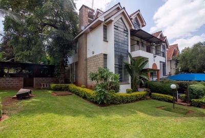 5 Bed Townhouse with En Suite in Lavington