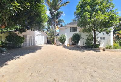 4 Bed House with En Suite at Runda - 2