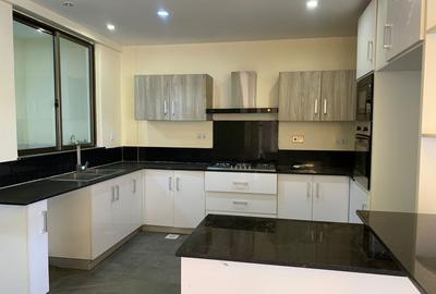 4 Bed Apartment with En Suite in Lavington