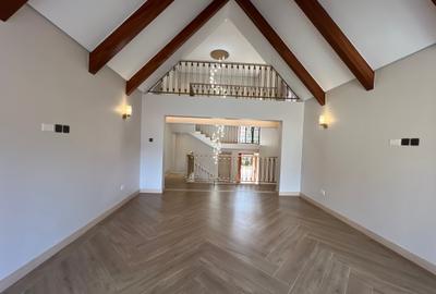 7 Bed Townhouse with En Suite at Covent Dr - 2