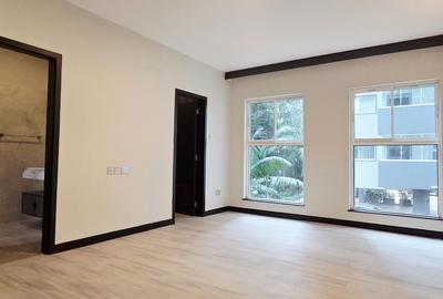 3 Bed Apartment with En Suite at Riverside - 4