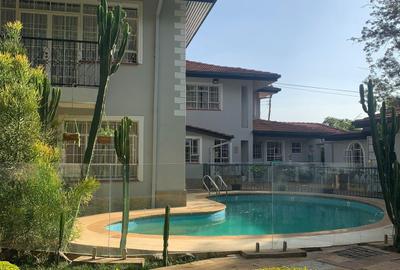 5 Bed House with En Suite in Nyari