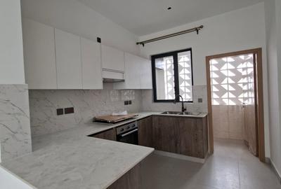 2 Bed Apartment in Brookside - 3
