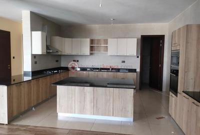 4 Bed Apartment with En Suite in Westlands Area