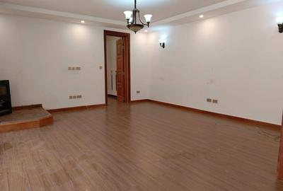 4 Bed House with En Suite in Rosslyn - 3