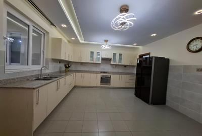 3 Bed Apartment with En Suite in Westlands Area