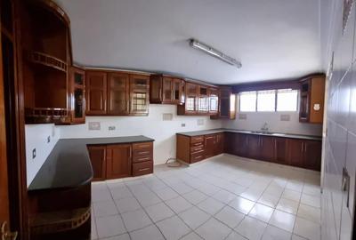4 Bed Apartment with Lift in Westlands Area