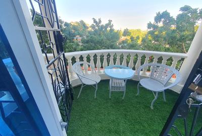 Serviced 2 Bed Apartment with En Suite at Links Road