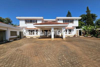 5 Bed House with En Suite in Runda