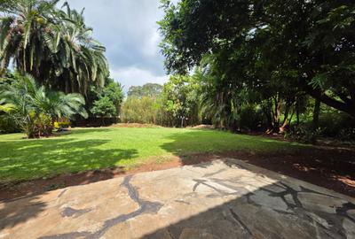 4 Bed House with En Suite at Hillview - 2