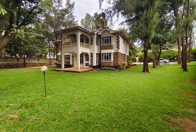 5 Bed House with En Suite at Lavington Green