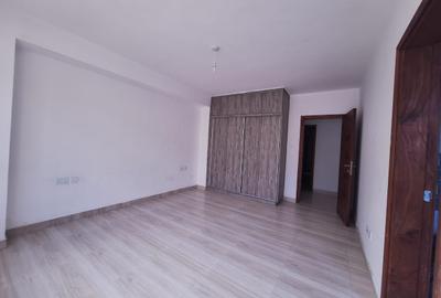 4 Bed Apartment with En Suite in Parklands