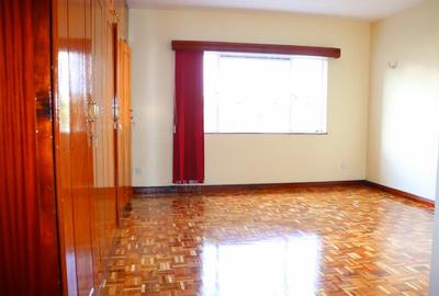 1,000 ft² Office with Service Charge Included at Lower Hill Road L.r. 20971482