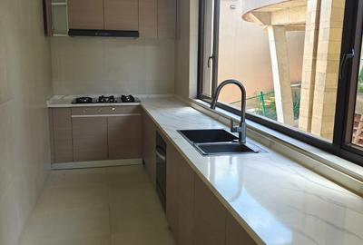 6 Bed House with En Suite in Nyari