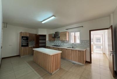 3 Bed Apartment with En Suite at Lavington